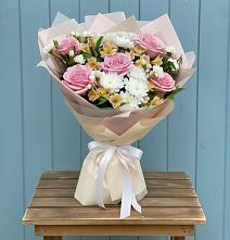 Букет цветов из:  Гвоздики, Орхидеи и Розы в Спартак