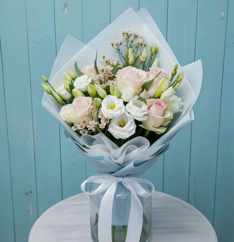 Букет цветов из: Розы и Лизиантусы в Спартак