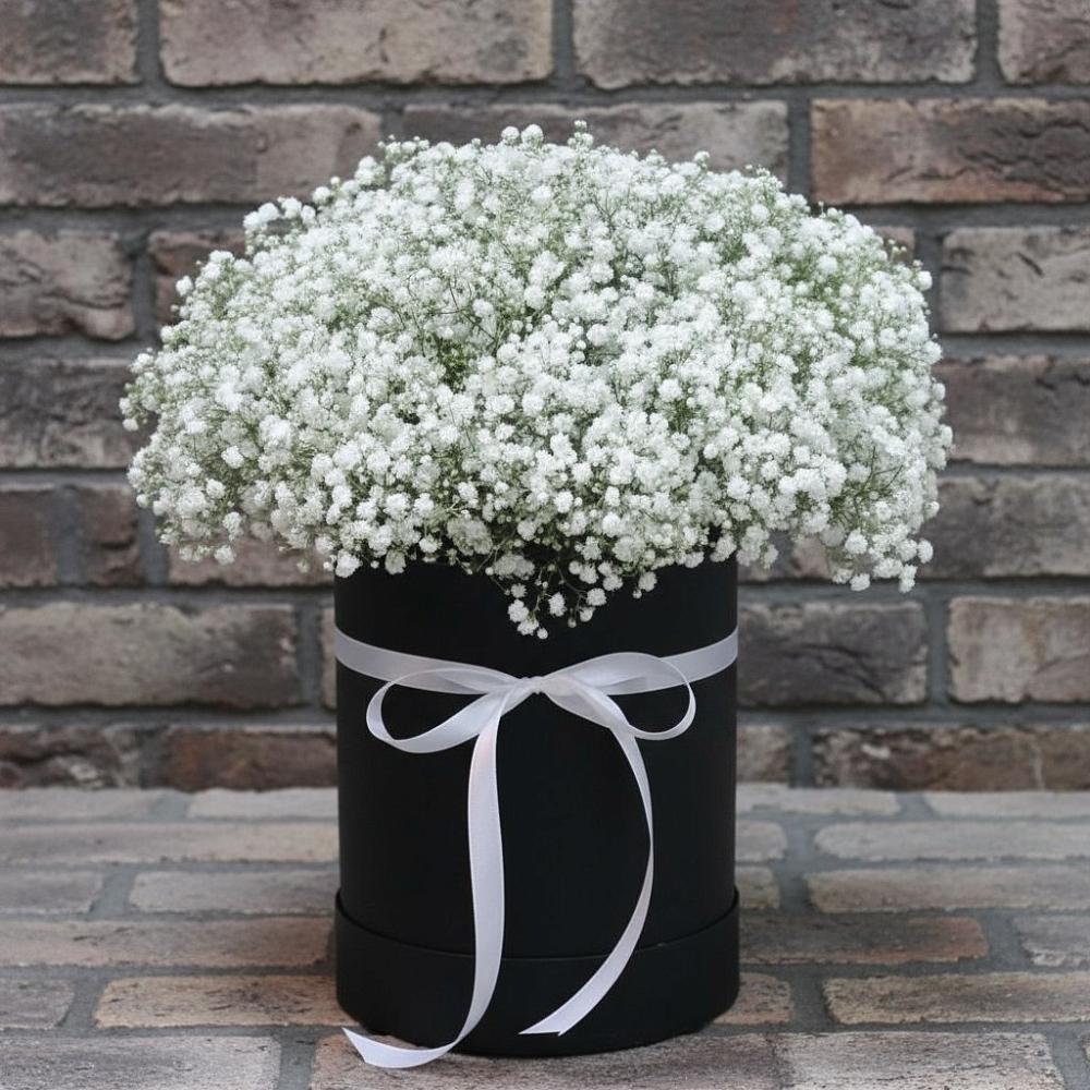 Цветочная композиция из Гипсофила в шляпной коробке в Спартак