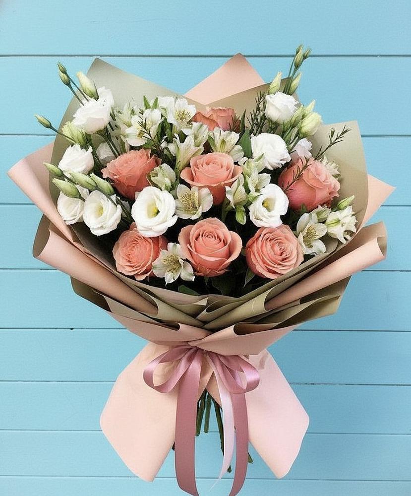 Букет цветов из: Розы, Альстромерии и Лизиантусы в Спартак