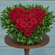 Цветочная композиция из Розы в виде сердца в Спартак