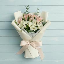 Букет цветов из:  Альстромерии в Спартак