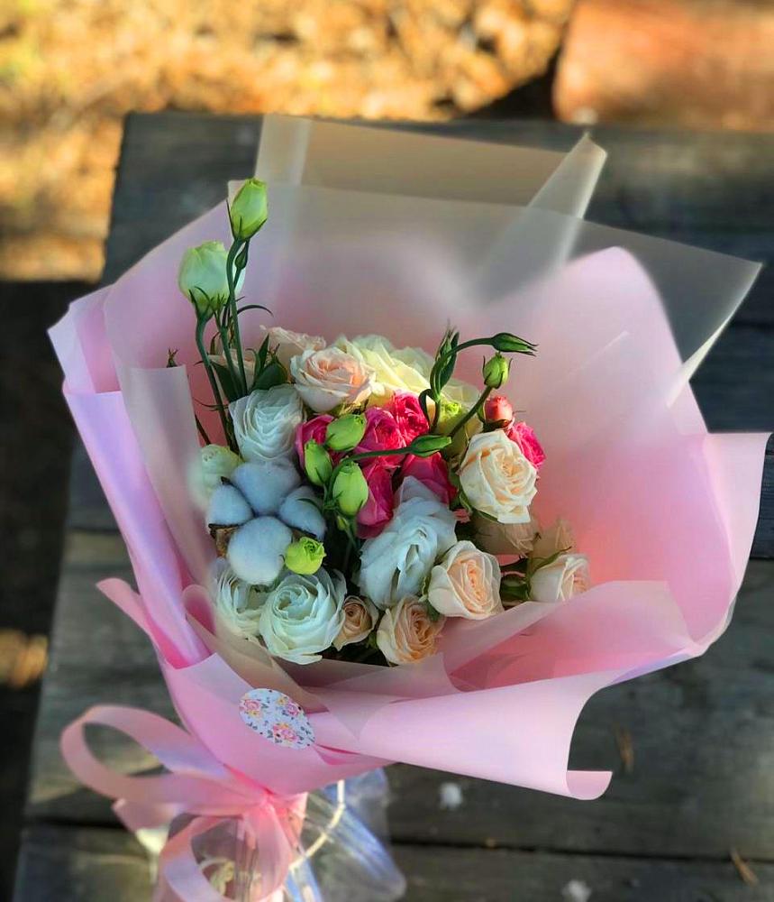 Букет цветов из: Розы и Лизиантусы в Спартак