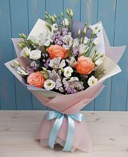 Букет цветов из:  Лизиантусы, Розы, Альстромерии и Гипсофила в Спартак