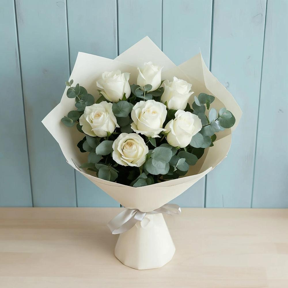 Букет Белые розы в Эвкалипте в Спартак