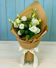 Букет цветов из:  Хризантемы и Лизиантусы в Спартак