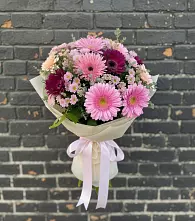 Букет цветов из:  Герберы и Хризантемы в Спартак