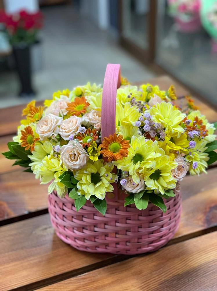 Цветочная композиция из Хризантемы и Розы в корзине в Спартак