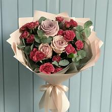 Букет цветов из:  Гвоздики и Розы в Спартак