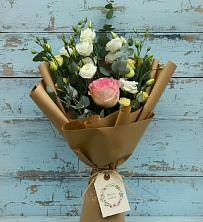 Букет цветов из:  Розы и Лизиантусы в Спартак
