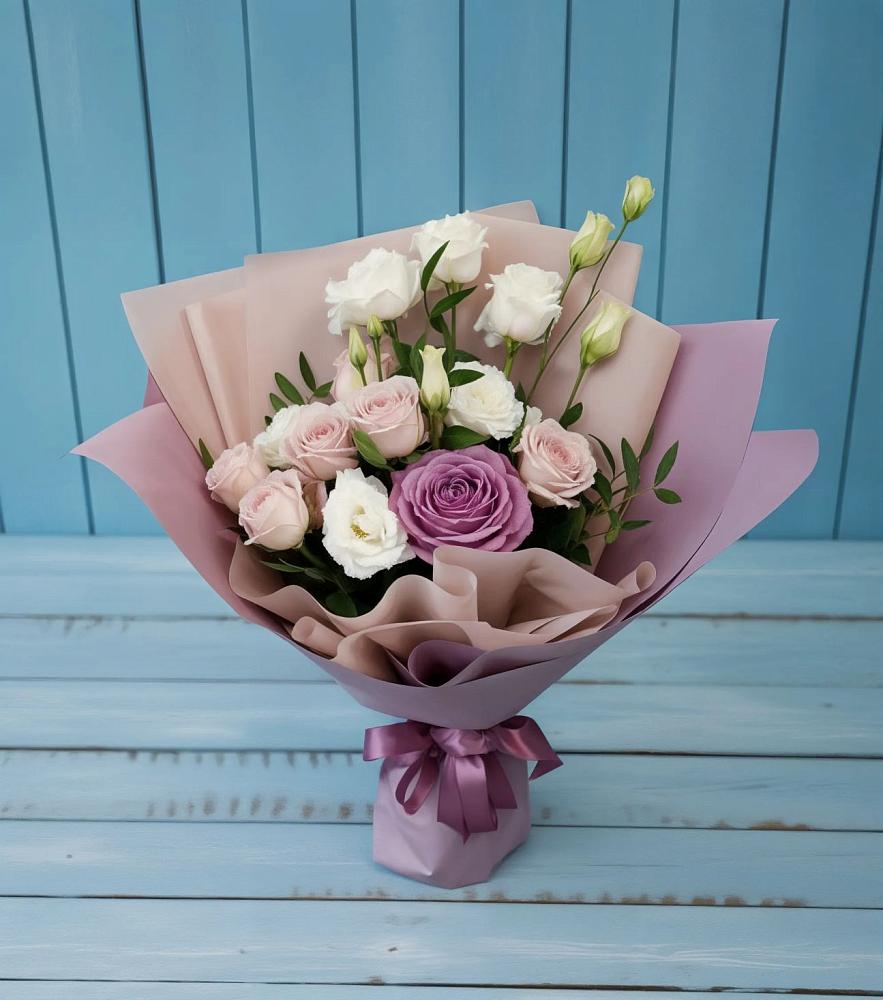 Букет цветов из: Розы и Лизиантусы в Спартак